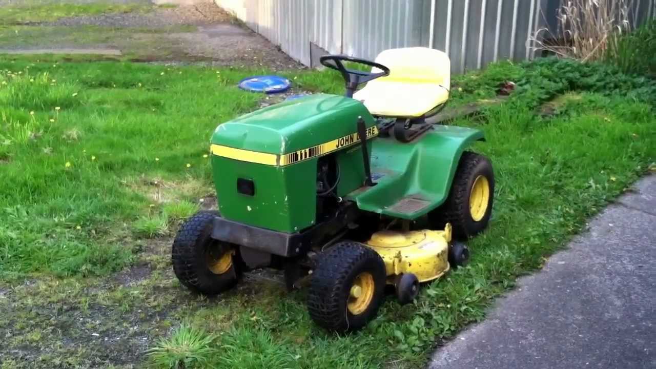 John Deere Lawn Mower 111 - YouTube