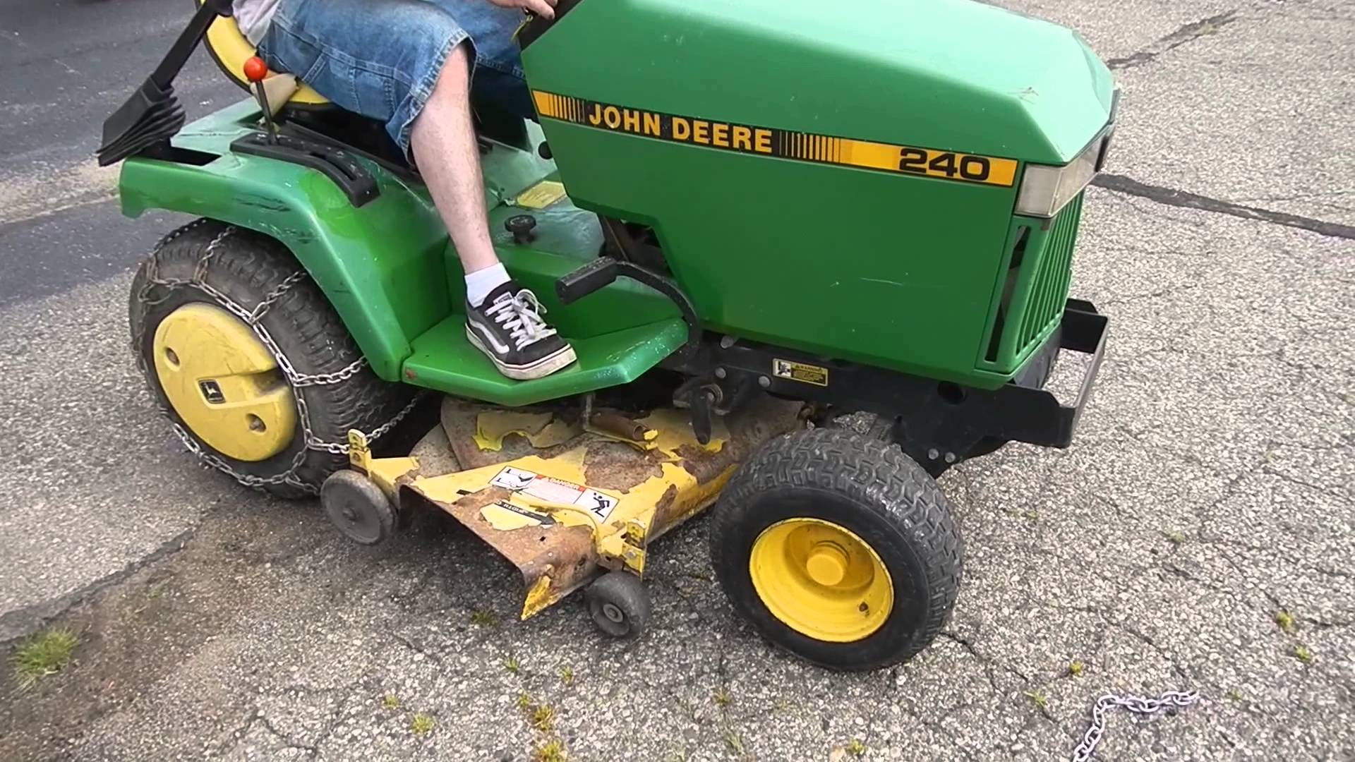 John Deere 240 Riding Lawn Mower - YouTube