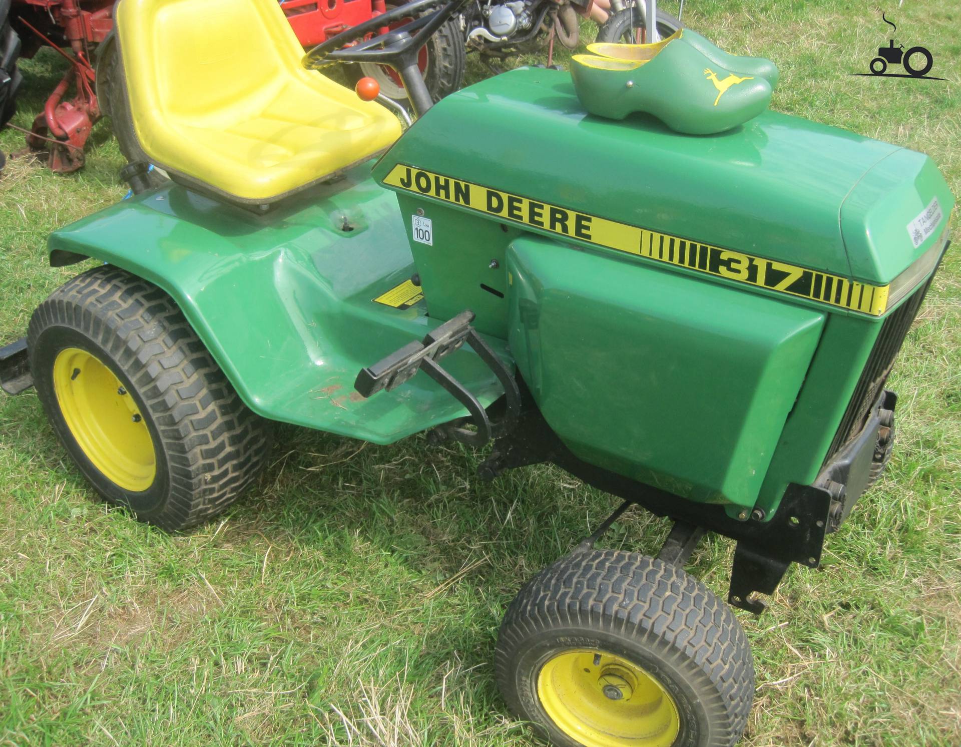 John Deere 317 Specs and data - Everything about the John Deere 317