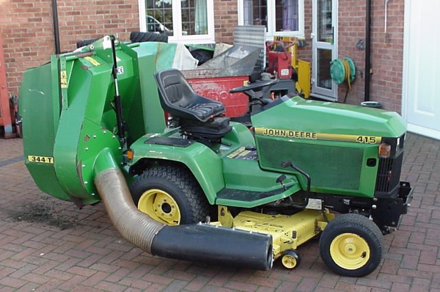 John Deere 415 with 344T Collector