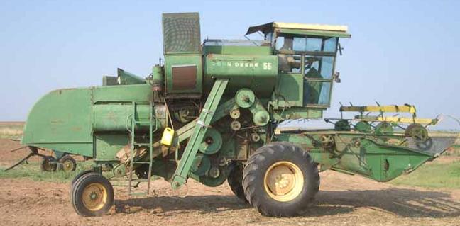 Farm Equipment For Sale: John Deere 55 combine