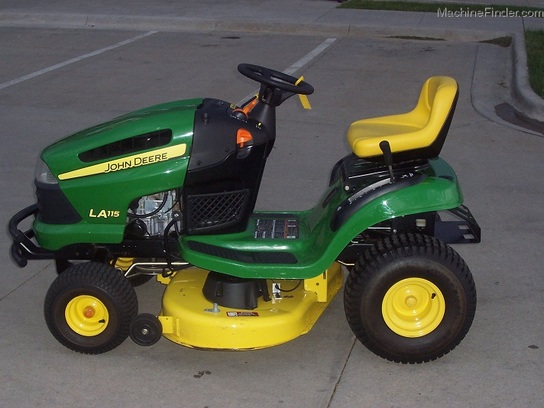 2009 John Deere LA115 Lawn Tractor with 42