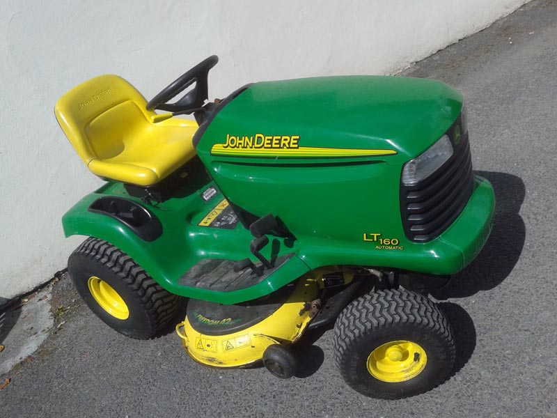 Used John Deere LT160 | Ride-on Lawn Tractor