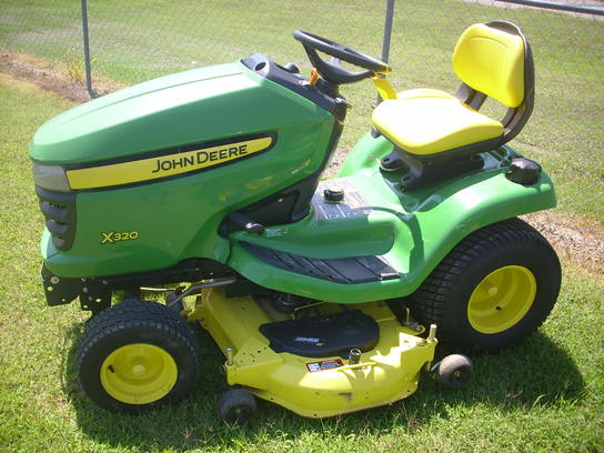 2009 John Deere X320 Lawn & Garden and Commercial Mowing - John Deere ...