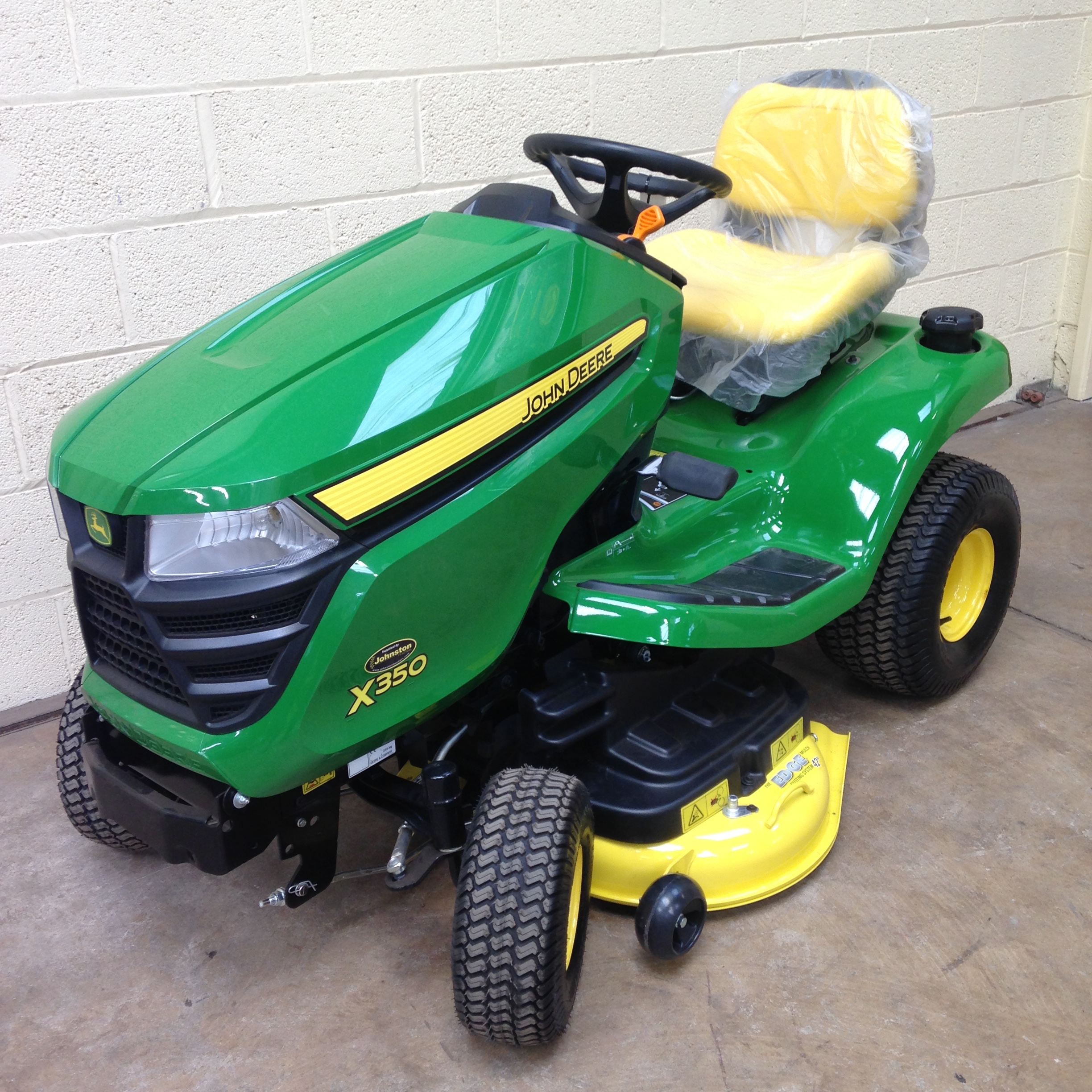 JOHN DEERE X350 LAWN TRACTOR (NEW) For Sale