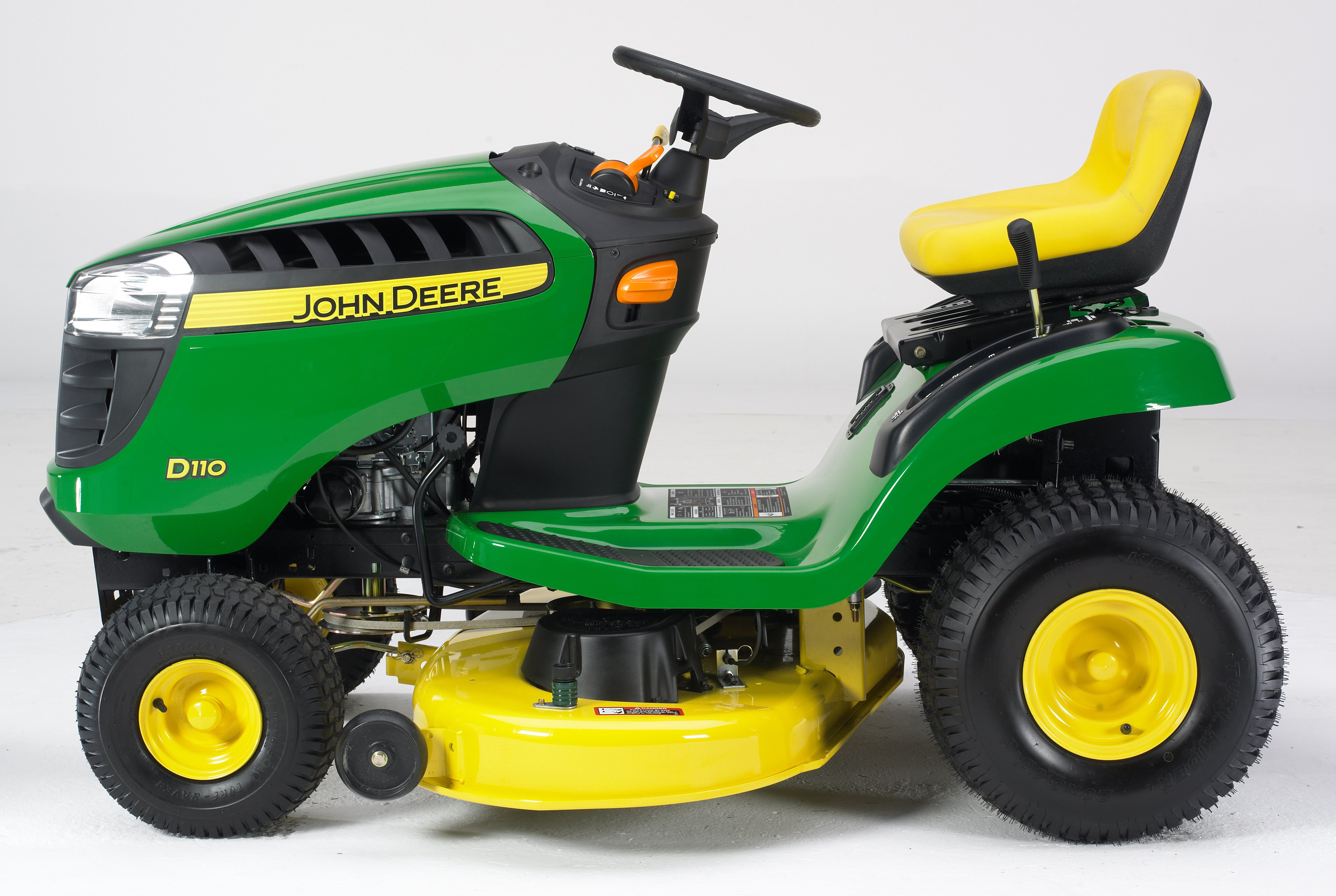 John Deere Unveils the New 100 Series Lawn Tractor