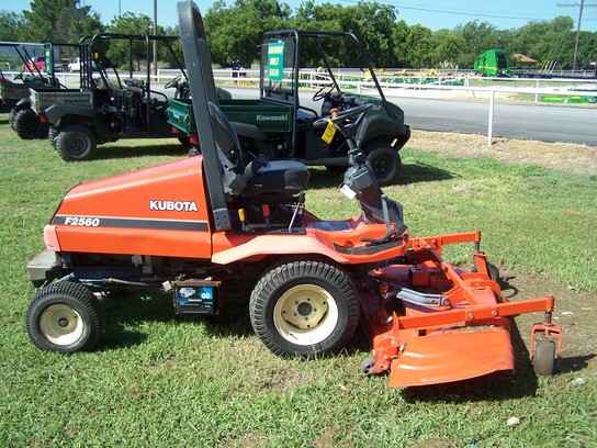 Kubota F2560 Lawn & Garden and Commercial Mowing - John Deere ...