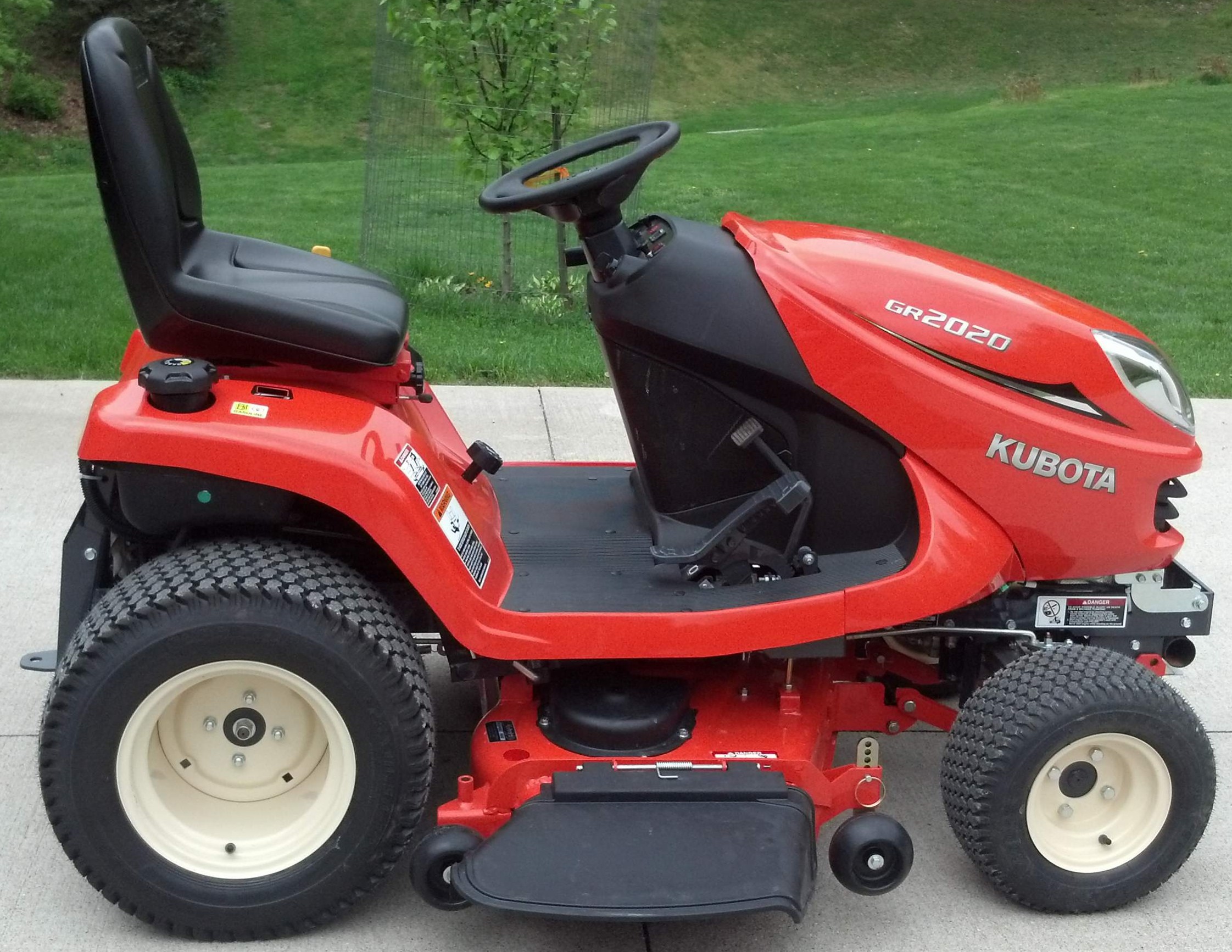 Kubota 20HP Gas GR2020 Lawn and Garden Tractor, Toronto Ontario | Kooy ...