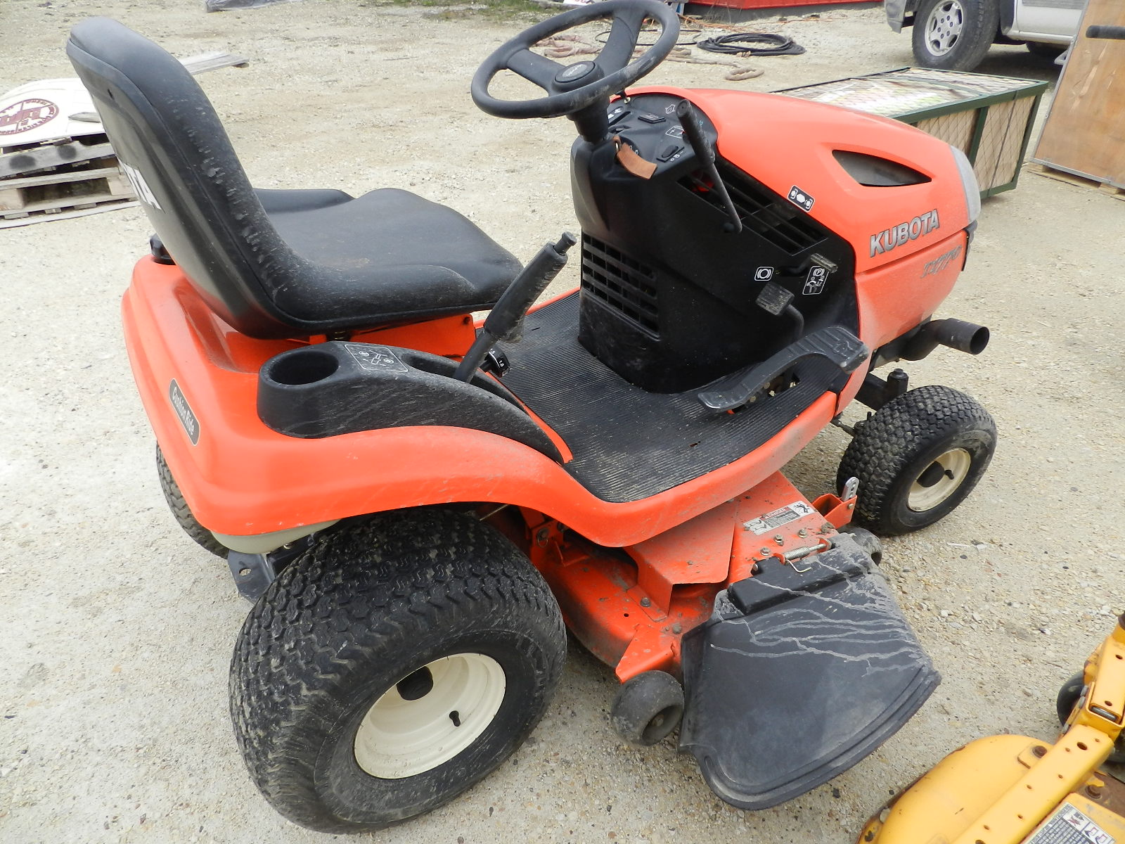 Kubota T1770 17HP Lawn Tractor, 348.9HRS | Penner Auction Sales Ltd.