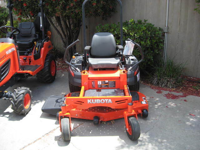 Kubota Z122e Lawn Tractor | Kubota Lawn Tractors: Kubota Lawn Tractors - www.tractorshd.com