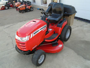 Massey Ferguson 2825 Garden Tractor Lawn Mower