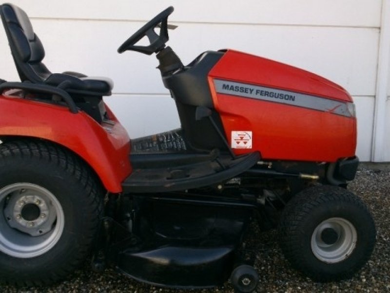 Massey Ferguson 2924D Lawn tractor - technikboerse.com