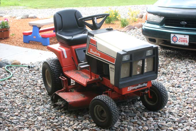 ... Simplicity and Allis Chalmers Garden Tractors) - 4211 Still a good