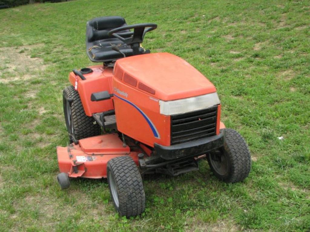 Simplicity Landlord DLX 20 Lawn Tractor