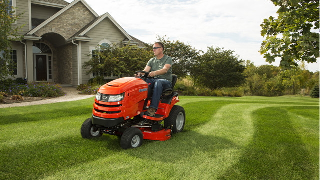Simplicity 48-inch Broadmoor Lawn Tractor | Green Industry Pros