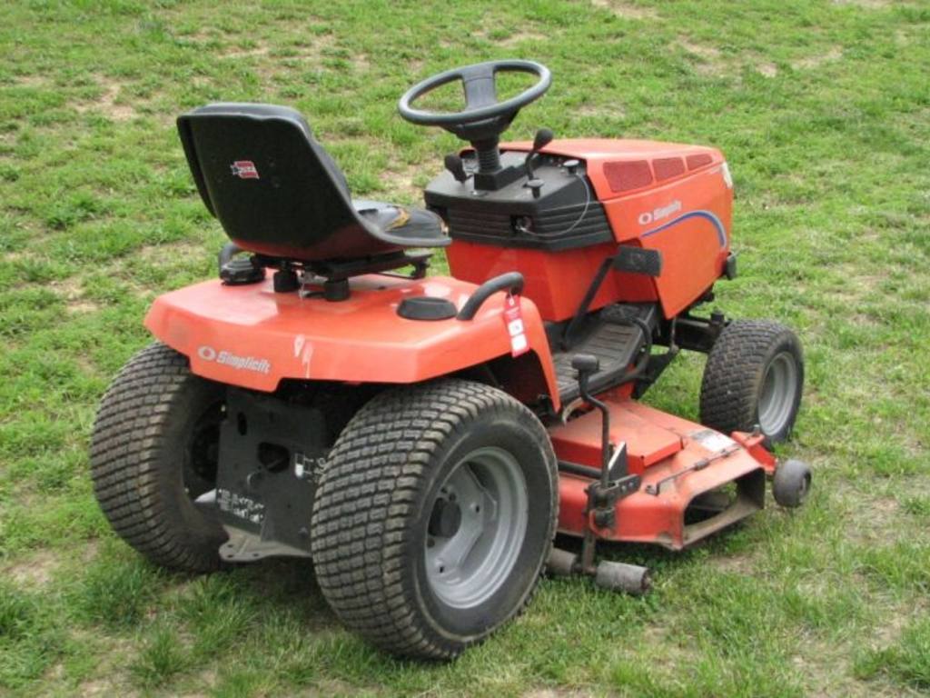 Simplicity Landlord DLX 20 Lawn Tractor