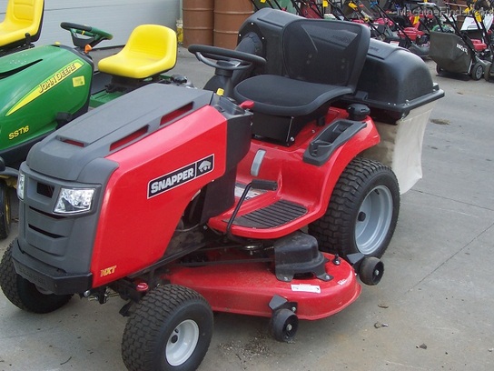 2011 Snapper NXT 2652 Lawn Tractor with 3-bag collector Lawn & Garden ...