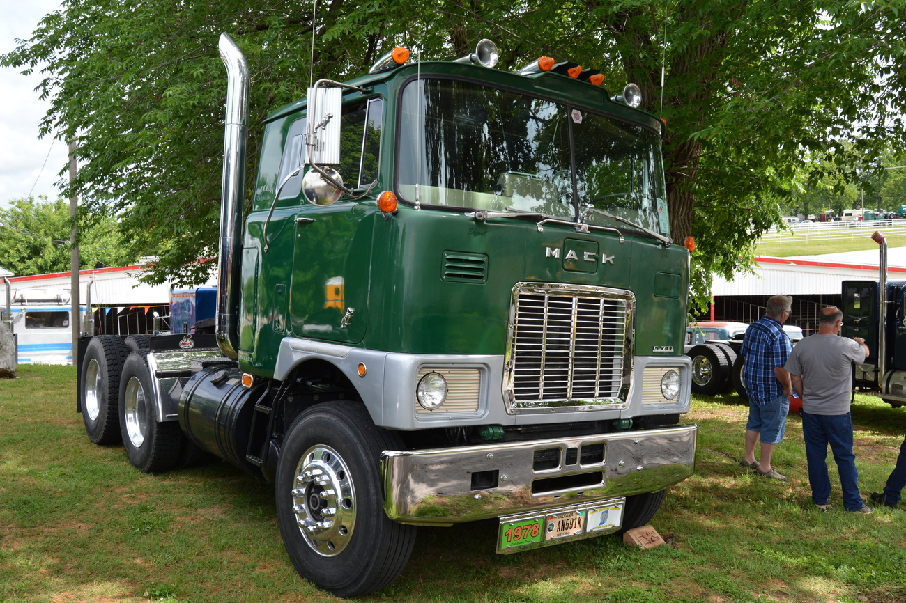 1963 Mack B-61T, also owned by Mike Bogan.
