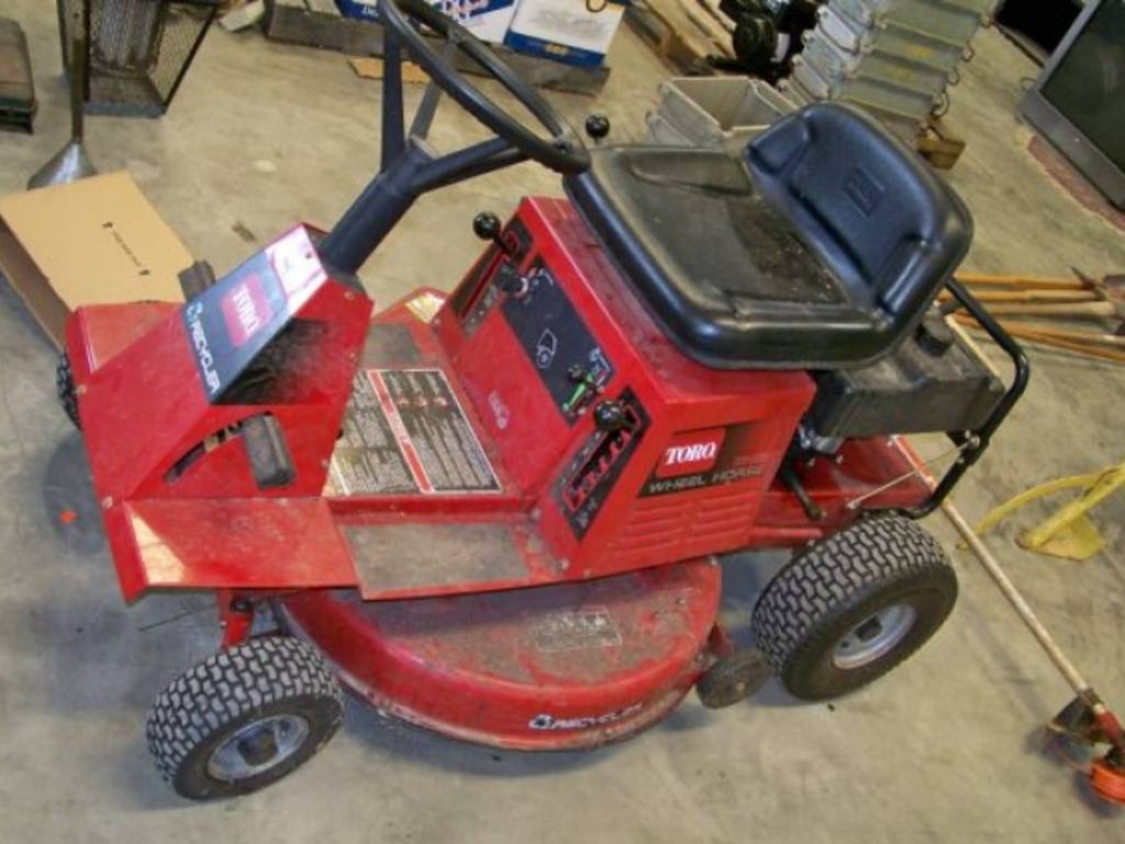 Toro 10-32 wheel Horse Mower