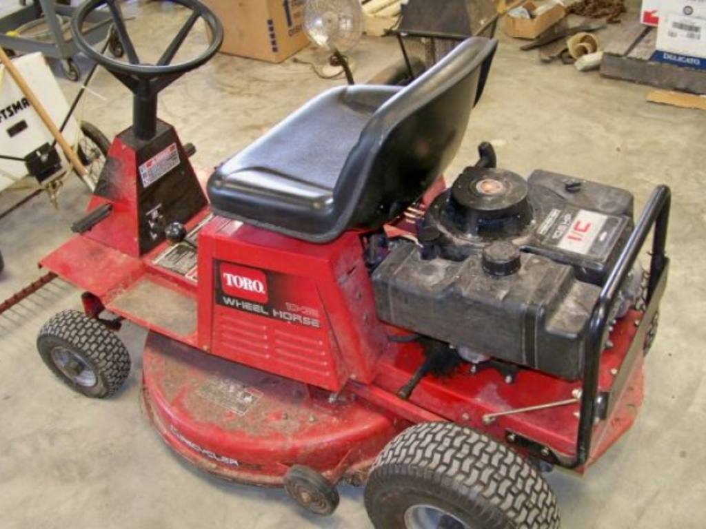 Toro 10-32 wheel Horse Mower