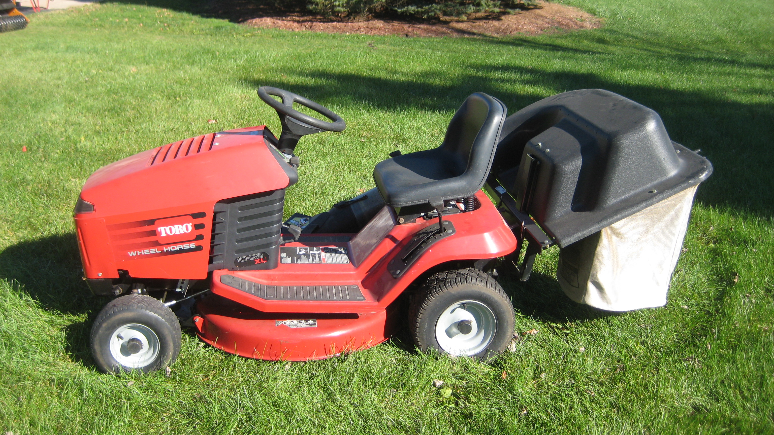Toro 10-32 with Collection System ...