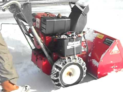 Toro 10 32 snowblower (moving snow part 1) - YouTube