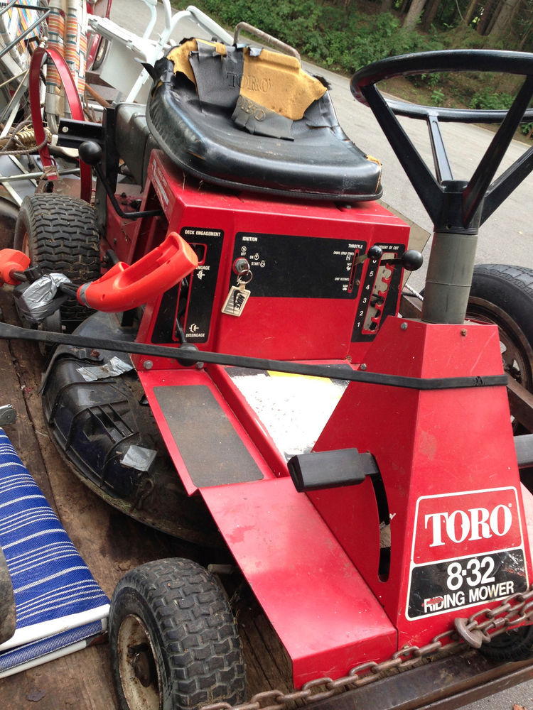 Toro lawn tractor 8.32 Riding Mower not in working condition NEED ...