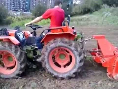 tractor agria 8900 fresando - YouTube