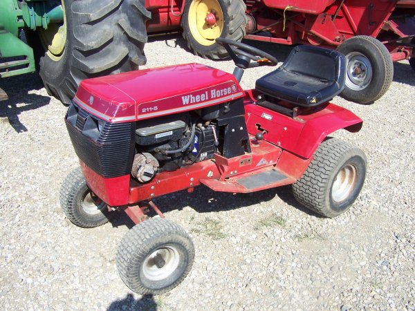 8000: Wheel Horse 211-5 Lawn and Garden Tractor : Lot 8000