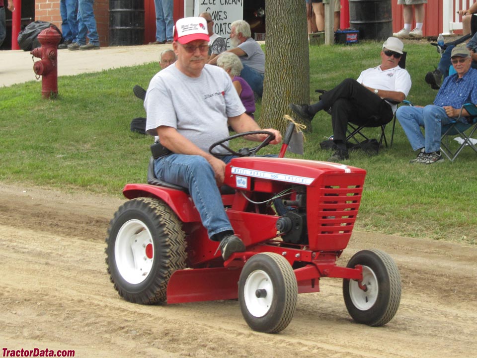 TractorData.com Wheel Horse 500 Special tractor photos information