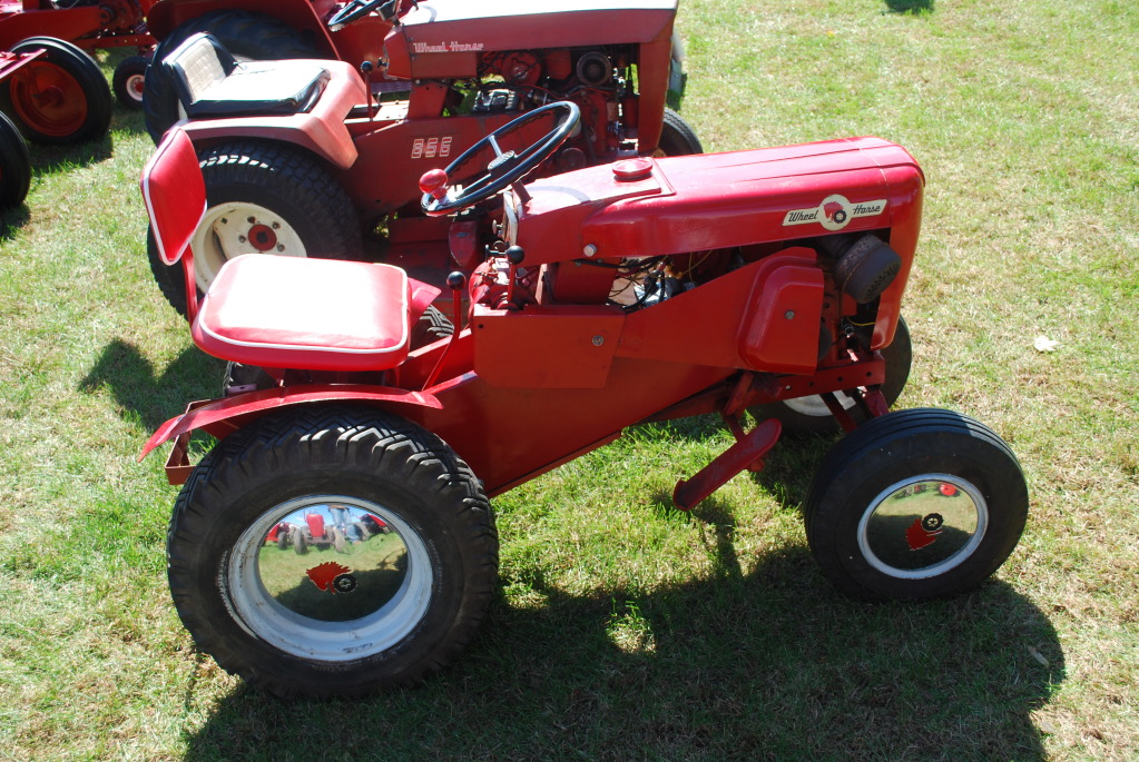 1961 Wheel Horse 701 Tractor - 1955 - 1964 - RedSquare Wheel Horse ...