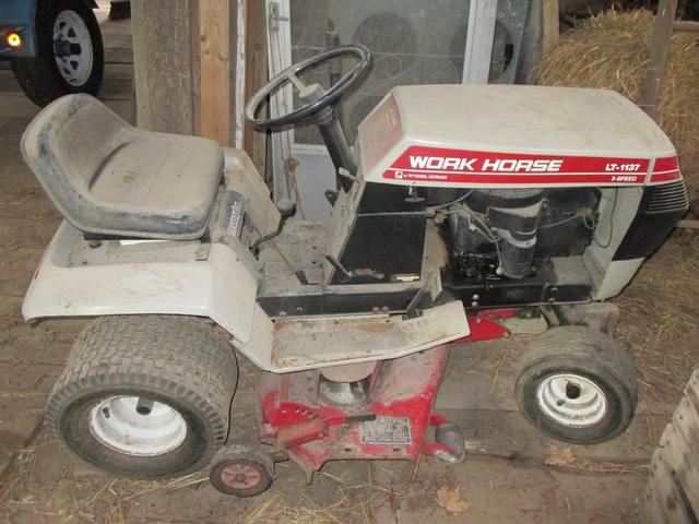 Wheel Horse LT 1137 lawn mower (needs work)