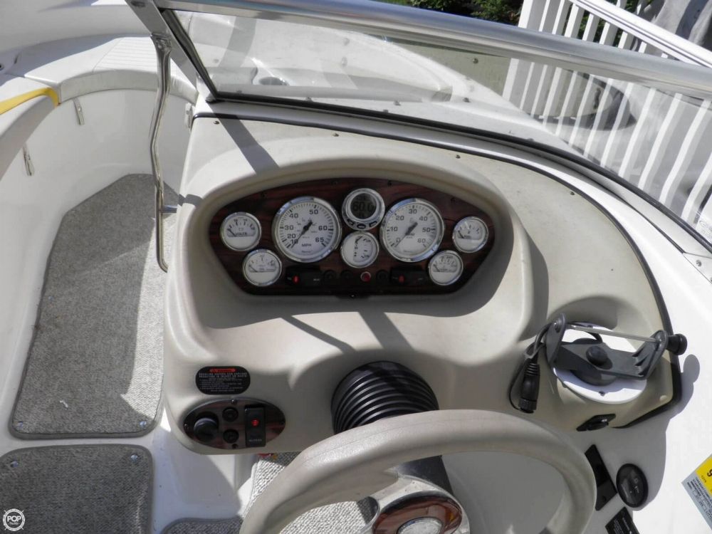 ... model gt 205 category bowrider color s white and grey carpet white and
