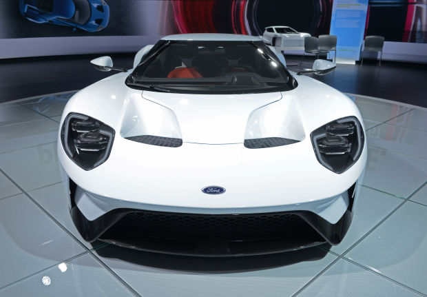 This Fearsomely White 2017 Ford GT Looks Like a Stormtrooper on Wheels ...