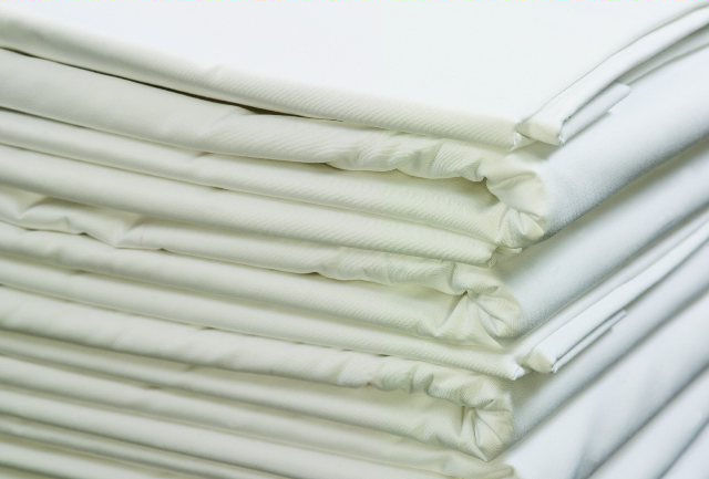 90 x 110 T-180 White Percale Queen Flat Sheets