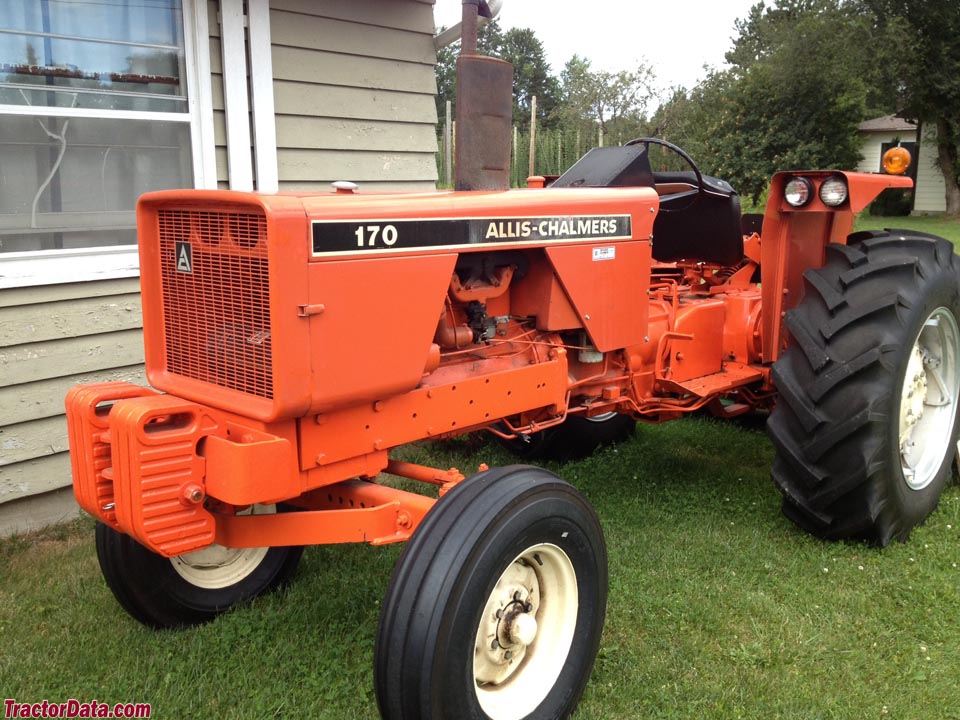 Allis-Chalmers 170 with wide front end. (2 images) Photos courtesy of ...