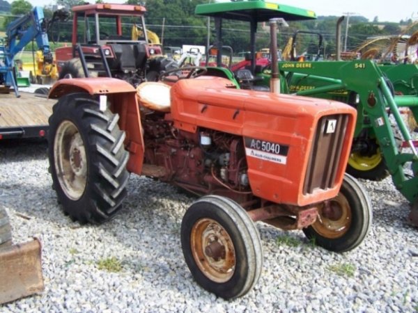 325: Allis Chalmers 5040 Compact Tractor : Lot 325