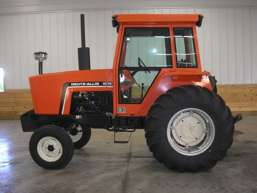 Lot # : 2 - 1985 Allis Chalmers 6070 (LAST TRACTOR MADE)