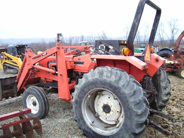 16: ALLIS CHALMERS 6140 FARM TRACTOR WITH LOADER : Lot 16