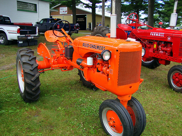Allis Chalmers C And Mc Cormick Deering Farmall H Tractors | Flickr ...