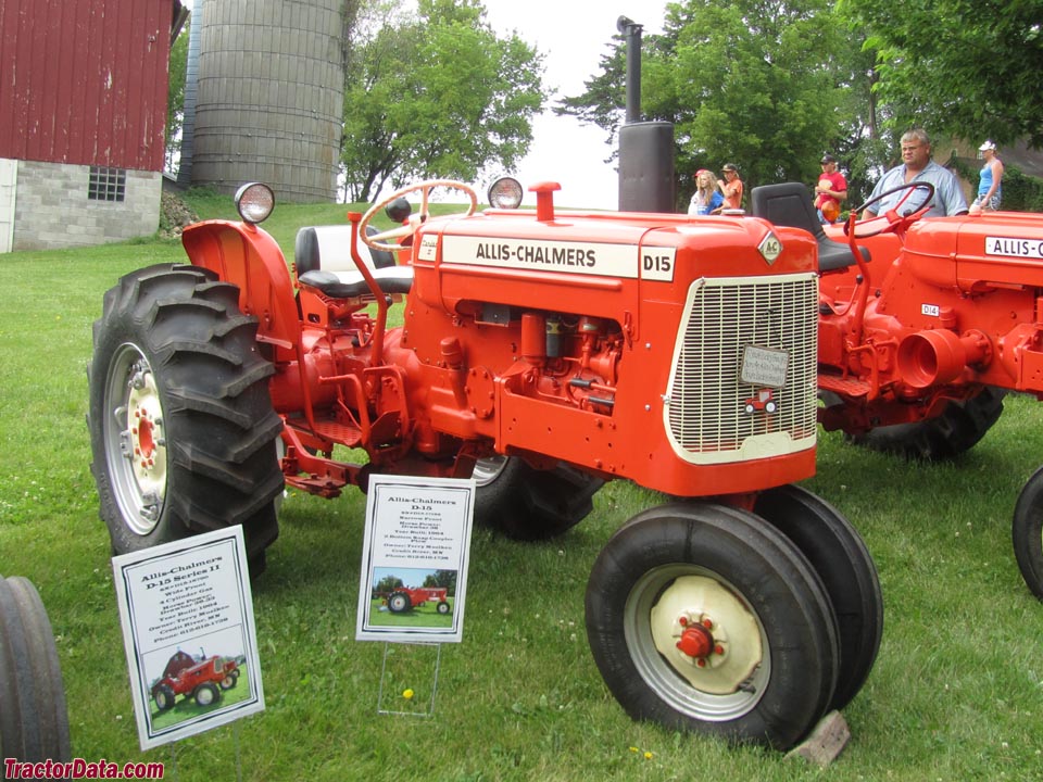 Allis-Chalmers D15 Series II with tricycle front end. (2 images)