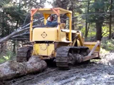 Allis-Chalmers HD9 Crawler with Detroit Diesel pulling logs - YouTube