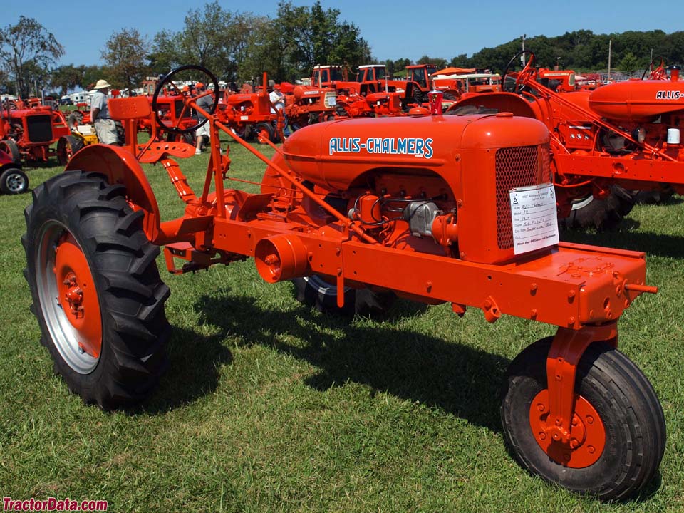Allis-Chalmers RC with single front wheel. (2 images) Photos courtesy ...