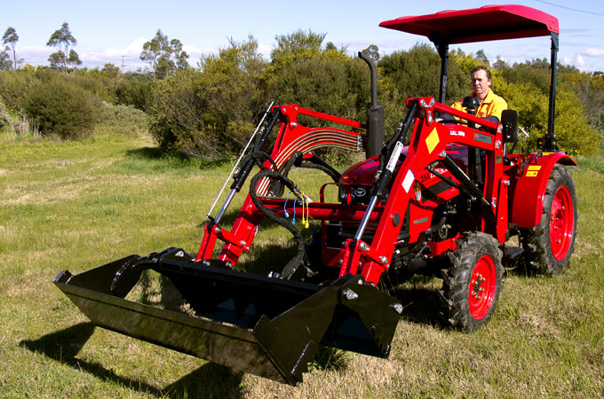 The APOLLO 254 25hp comes standard with a 4-in-1 loader.