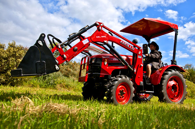 The APOLLO 254 25HP comes standard with a 4-in-1 loader.