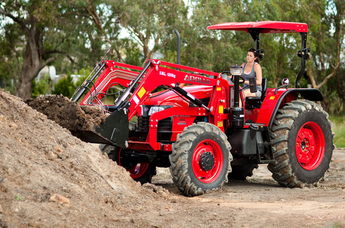 Landscaping with the APOLLO 854 – the 4-in-1 loader is a standard ...
