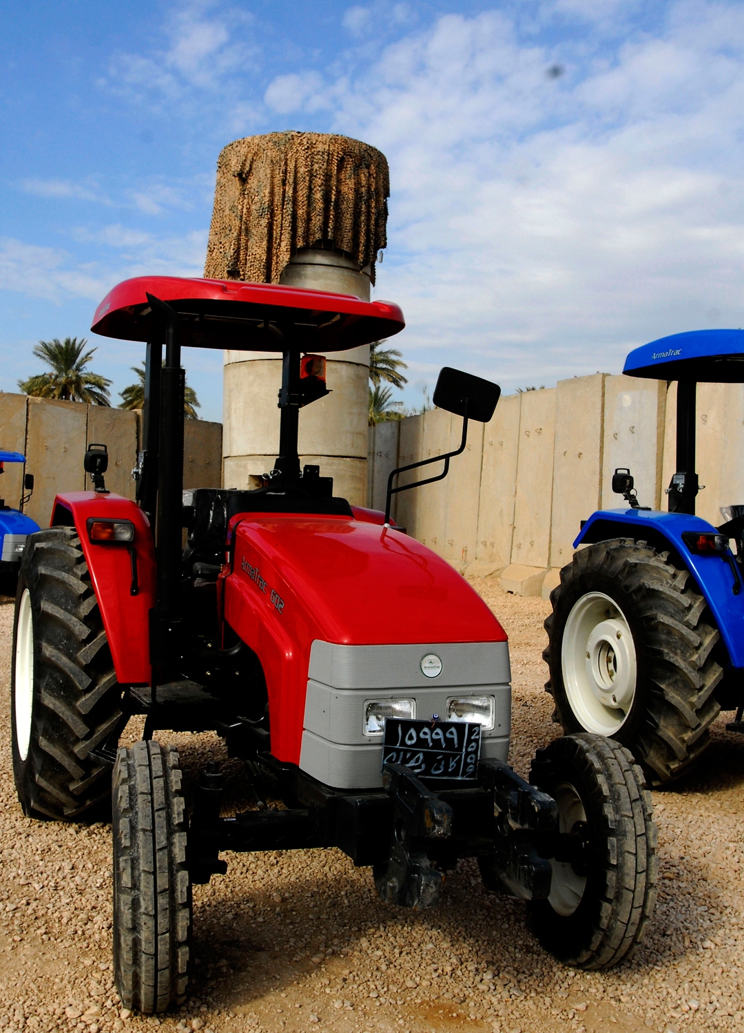 File:ArmaTrac tractors.jpg - Wikimedia Commons