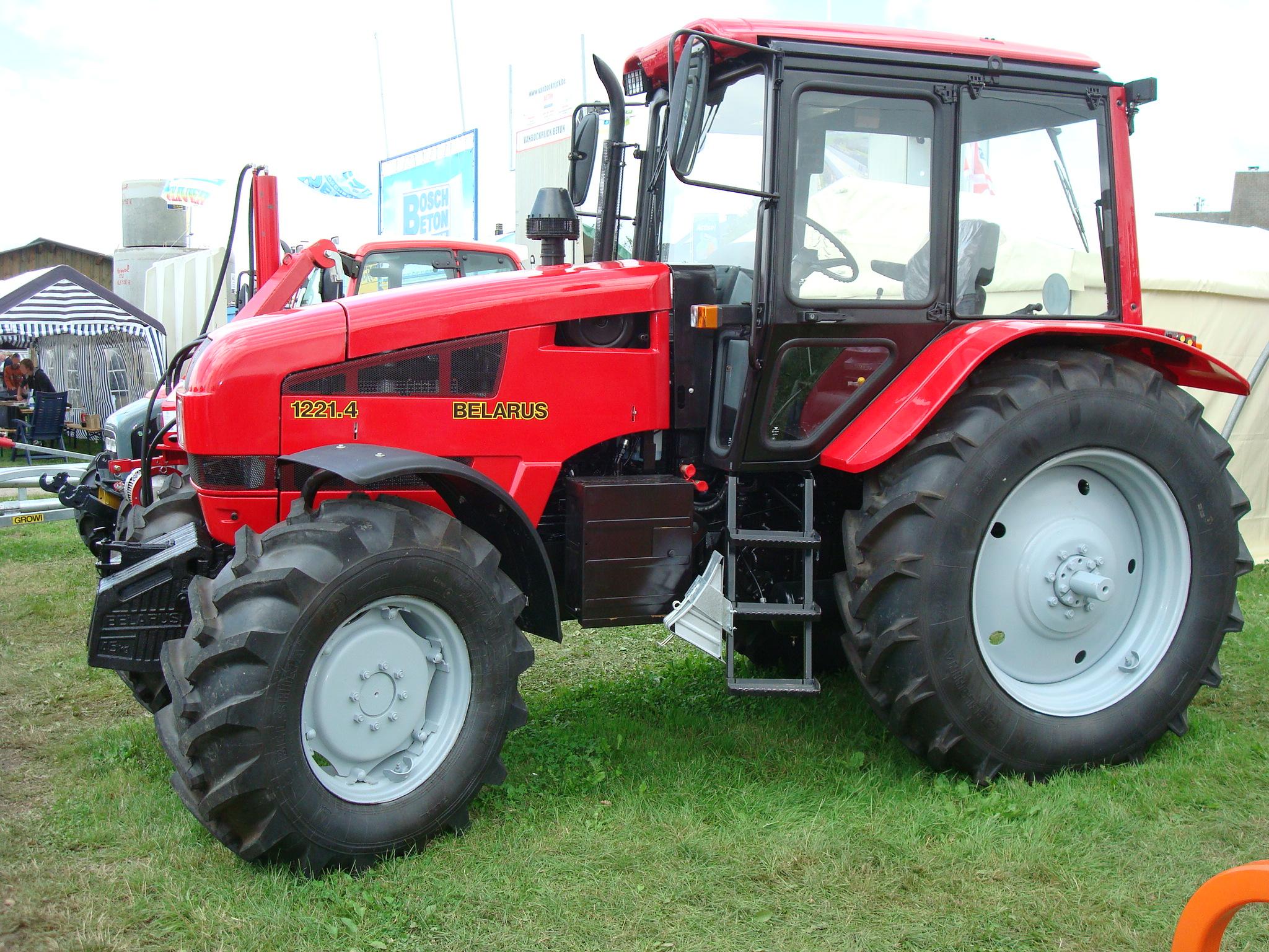 Az MTZ (Belarus) 1221-es traktor az első komolyabb erőgép az MTZ ...