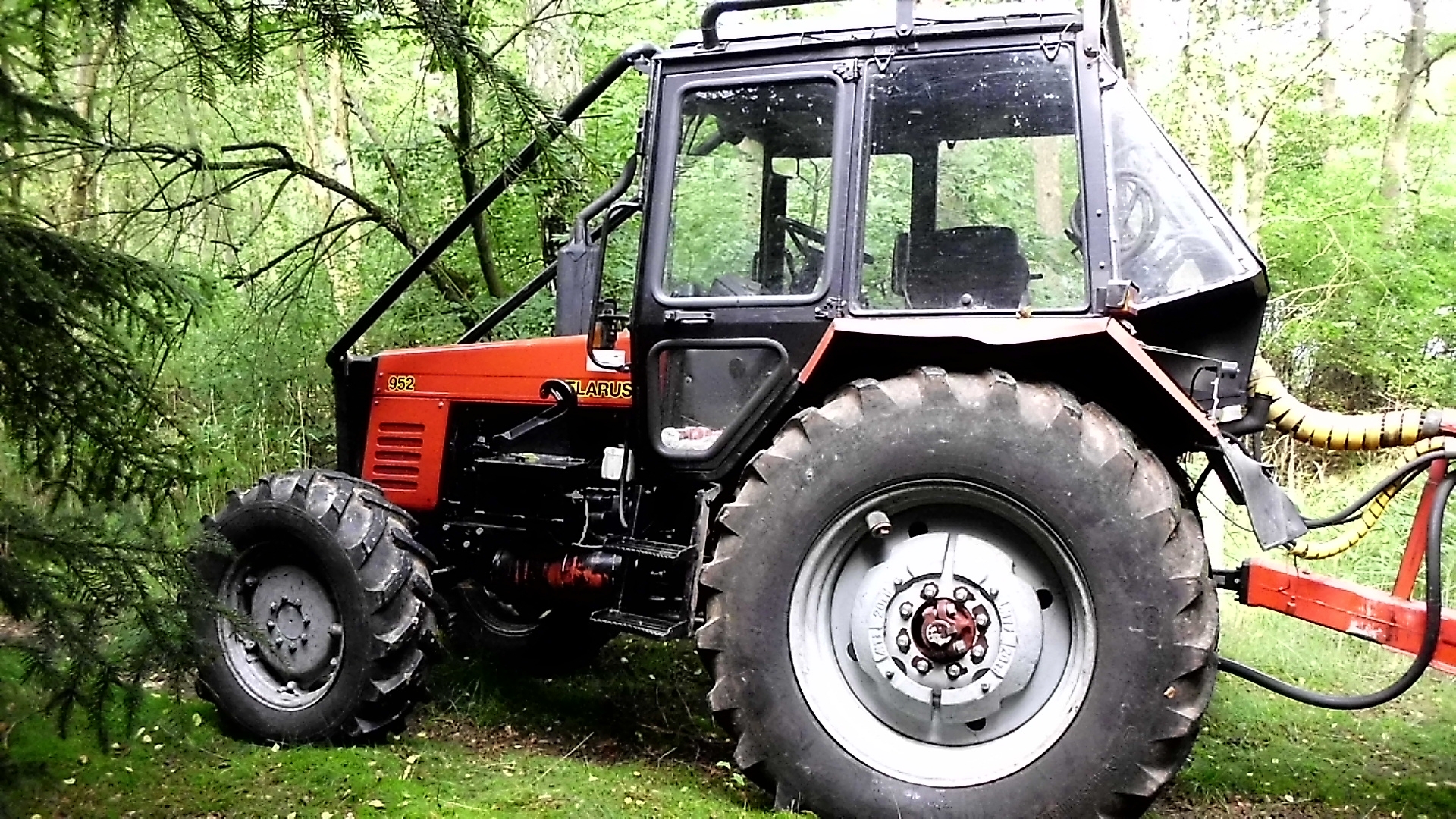 File:Belarus-Traktor im Müritz Nationalpark Aug.-2011.jpg - Wikimedia ...
