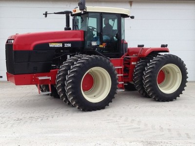 2005 Buhler Versatile 2290 Tractor - Melvin, IL | Machinery Pete